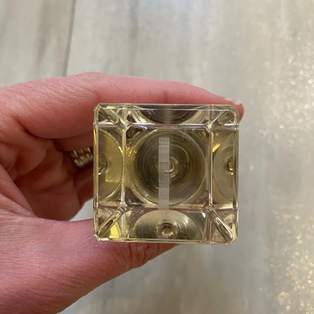 Script W Glass Cube Wine Bottle Stopper